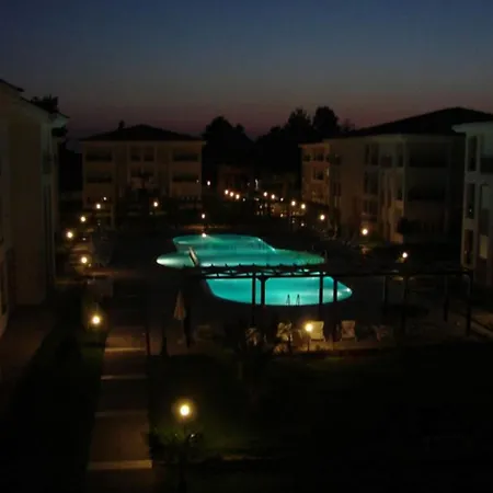 Beautiful Bright 3 Bed In Popular Sought After Private Gated Community 別荘 *