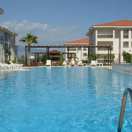 Beautiful Bright 3 Bed In Popular Sought After Private Gated Community Holiday home